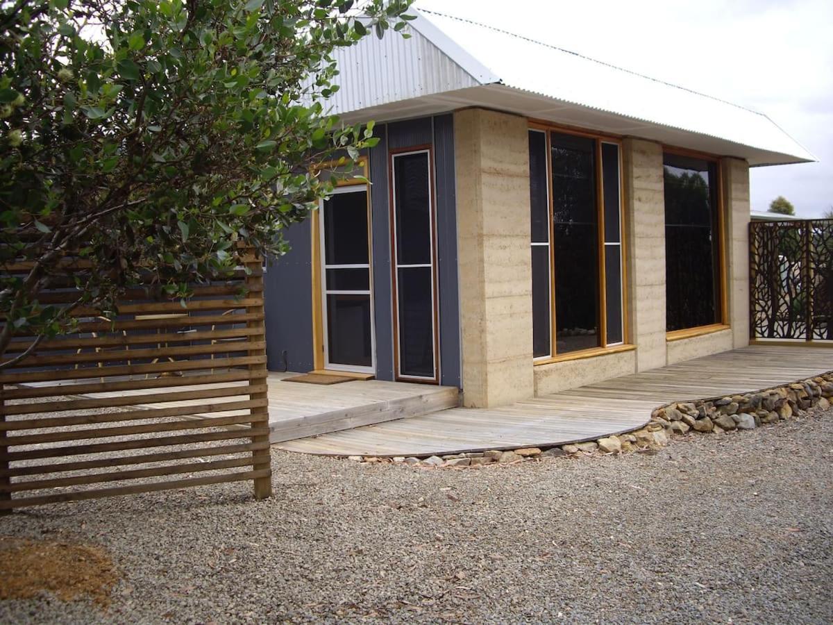 Wedgetaildown Hotel Parndana Exterior photo